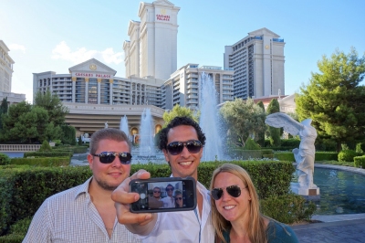 Touristen vor dem Caesars Palace Las Vegas (Alexander Mirschel)  Copyright 
Informazioni sulla licenza disponibili sotto 'Prova delle fonti di immagine'
